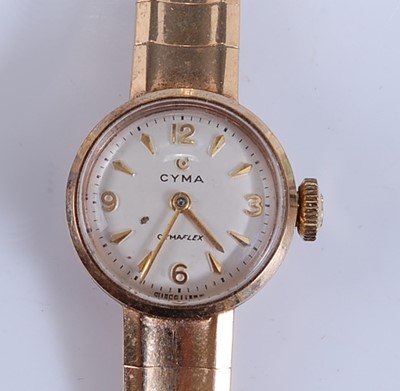 Lot 2507 - A 9ct yellow gold lady's Cyma 'Cymaflex'...