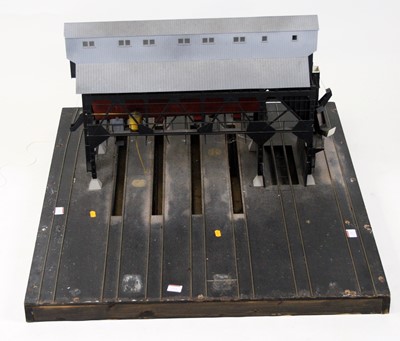 Lot 286 - A fine 0 gauge model approx. 2’6” x 3’ of a...
