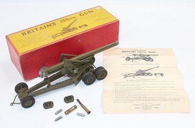 Lot 1649 - Britains No.2064 155mm Gun, olive green body...