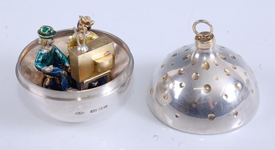 Lot 255 - Stuart Devlin (1931-2018) - a silver and...
