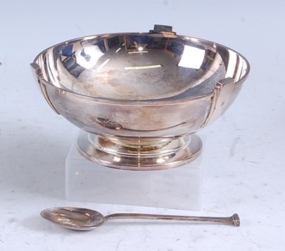 Lot 215 - An Art Deco silver circular pedestal...