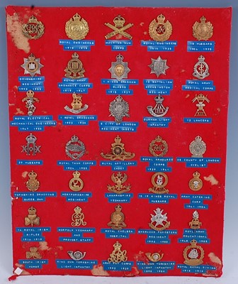 Lot 234 - A collection of cap badges and insignia to...