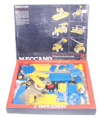 Lot 117 - Two plastic crates and a no.5 set box...