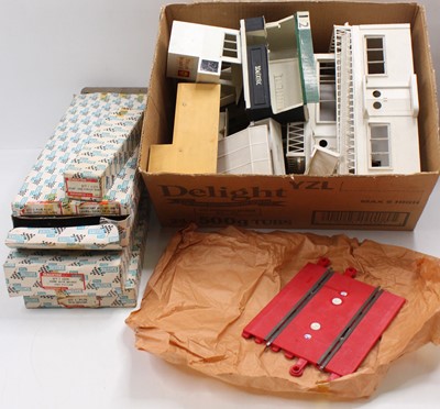 Lot 893 - Scalextric slot car group of boxed and unboxed...
