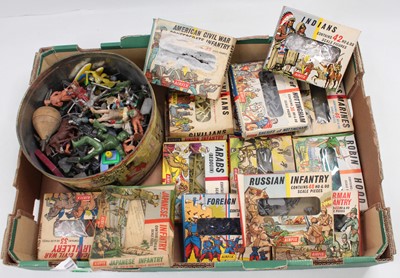 Lot 1481 - 15 Airfix HO & OO scale boxed figures to...