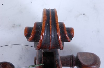Lot 1006 - An English violin, having a one piece maple...