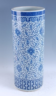 Lot 2322 - A 19th century Chinese blue and white...