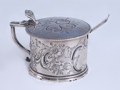 Lot 2114 - A William IV Irish silver lidded mustard, of...
