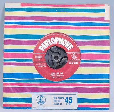 Lot 1092 - The Beatles and related, a collection of 7"...