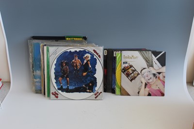 Lot 1064 - A collection of 10 and 12" vinyl, mainly being...