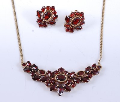 Lot 390 - A yellow metal garnet necklet and earring...