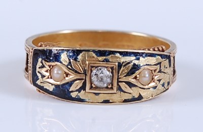 Lot 2550 - A late Victorian 15ct yellow gold memorial...