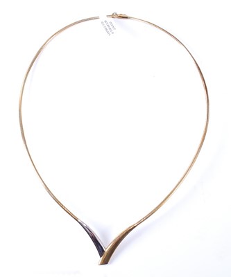 Lot 2577 - A 9ct yellow and white gold wishbone necklet,...