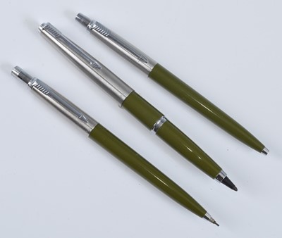 Lot 5 - A boxed set of three Parker pens, comprising...