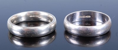 Lot 2605 - A contemporary 9ct white gold wedding band,...