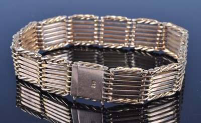 Lot 2617 - A 15ct gold gatelink bracelet, with ropetwist...