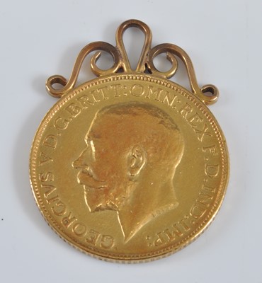 Lot 2213 - Great Britain, 1911 gold full sovereign,...