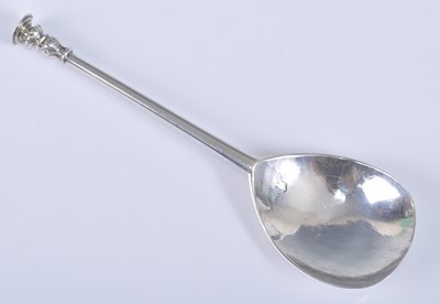 Lot 1055 - A Elizabeth I silver seal-top spoon, of...