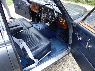 Lot 1470 - A 1968 Daimler V8-250 Automatic Reg no....