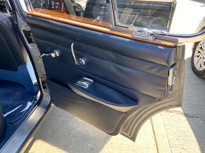 Lot 1470 - A 1968 Daimler V8-250 Automatic Reg no....