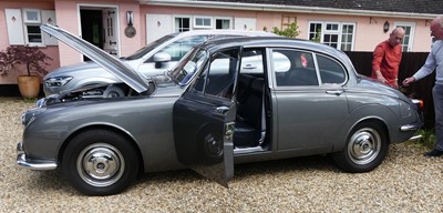 Lot 1470 - A 1968 Daimler V8-250 Automatic Reg no....