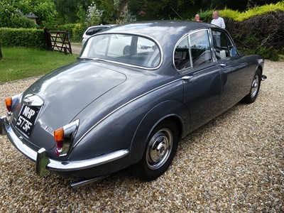 Lot 1470 - A 1968 Daimler V8-250 Automatic Reg no....