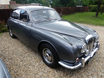 Lot 1470 - A 1968 Daimler V8-250 Automatic Reg no....