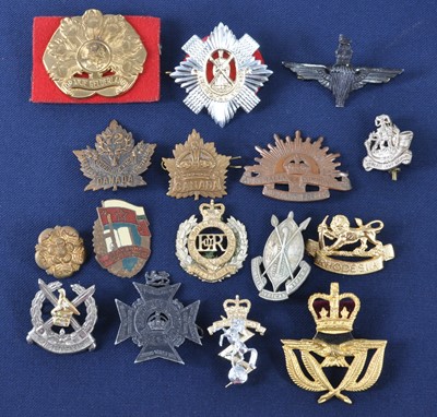 Lot 289 - A collection of miscellaneous items, to...