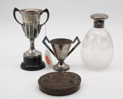 Lot 364 - An Edwardian scent bottle, the clear glass...