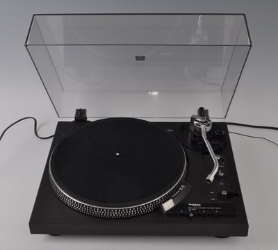 Lot 1185 - A Technics SL-1900 Direct Drive Automatic...
