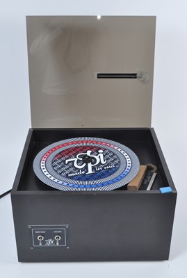 Lot 1188 - A VPI Industries HW-16 Record Vaccum cleaner,...