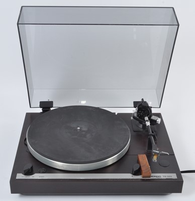 Lot 1193 - A Thorens TD 320 turntable, serial no. 31813,...