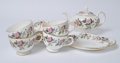 Lot 69 - A box of porcelain, to include a Wedgwood...