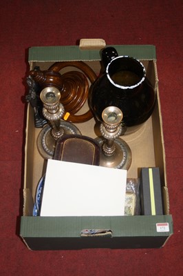 Lot 172 - A box of miscellaneous items, to include a...