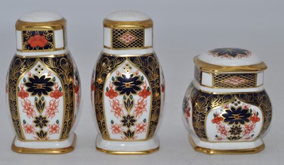 Lot 194 - A Royal Crown Derby 1128 pattern imari...