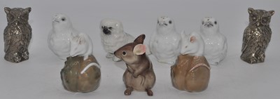 Lot 195 - A collection of various porcelain and metal...