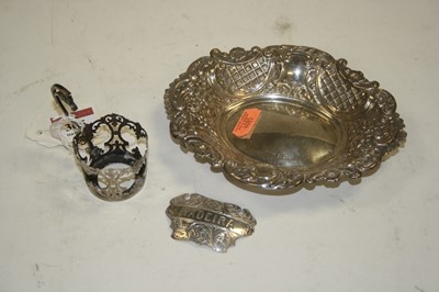 Lot 305 - An Elizabeth II silver bonbon dish, repousse...