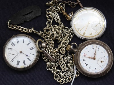 Lot 381 - A gent's silver cased open face keywind pocket...
