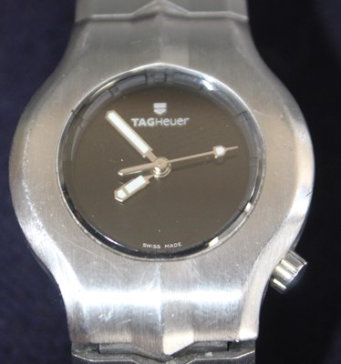 Lot 386 - A lady's Tag Heuer steel cased quartz...