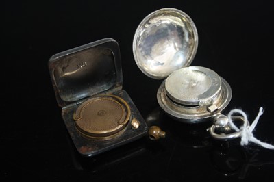 Lot 400 - An Edwardian silver sovereign case, having...