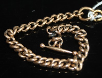 Lot 410 - A yellow metal curblink Albert chain, unmarked,...