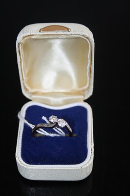 Lot 413 - An 18ct gold and platinum diamond crossover...