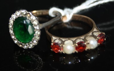 Lot 419 - A yellow metal, garnet and cultured pearl set...