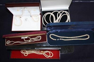 Lot 444 - A faux pearl double string choker having 9ct...