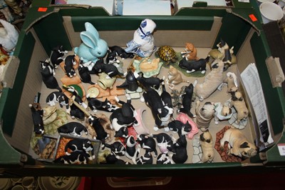 Lot 638 - Two boxes of various animal figures, to...