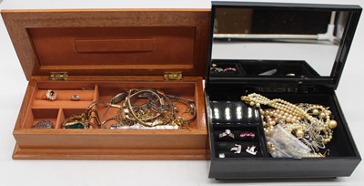 Lot 380 - Various costume jewellery, to include rings,...