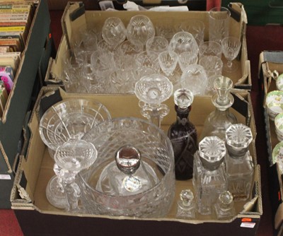 Lot 660 - A box of miscellaneous glassware to include a...