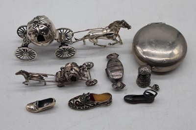 Lot 459 - Various metalwares, to include a silver pill...