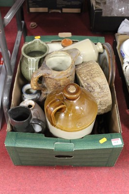 Lot 664 - A box of miscellaneous items to include a...