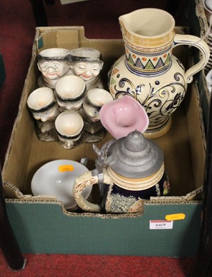 Lot 669 - A small collection of miscellaneous items to...